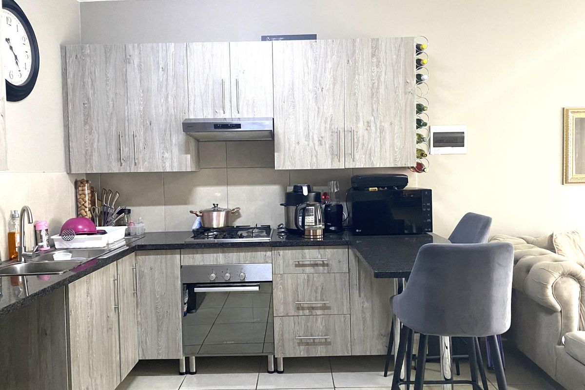 Upmarket executive 2 bedroom - Photo 4