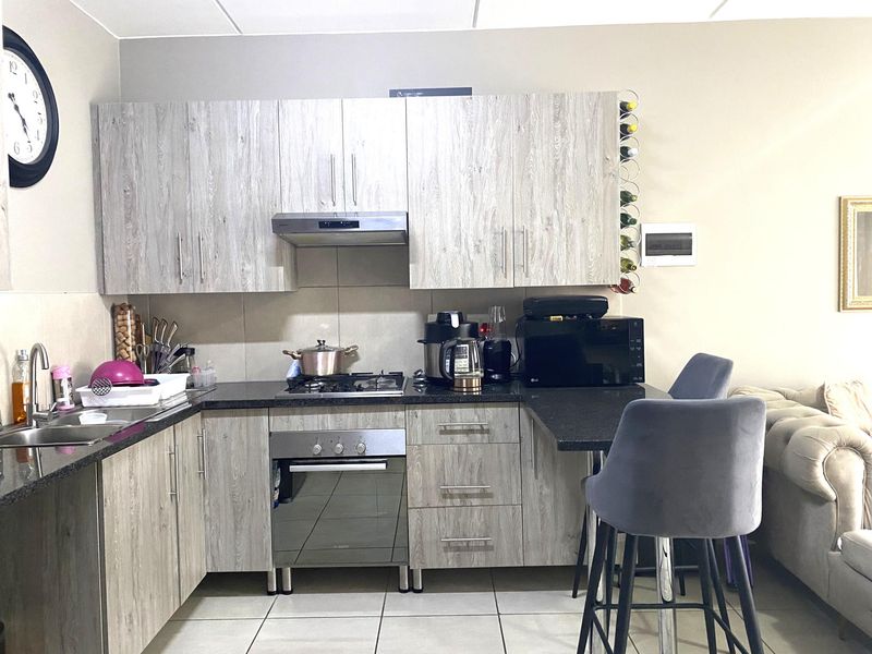 Upmarket executive 2 bedroom - Photo 4