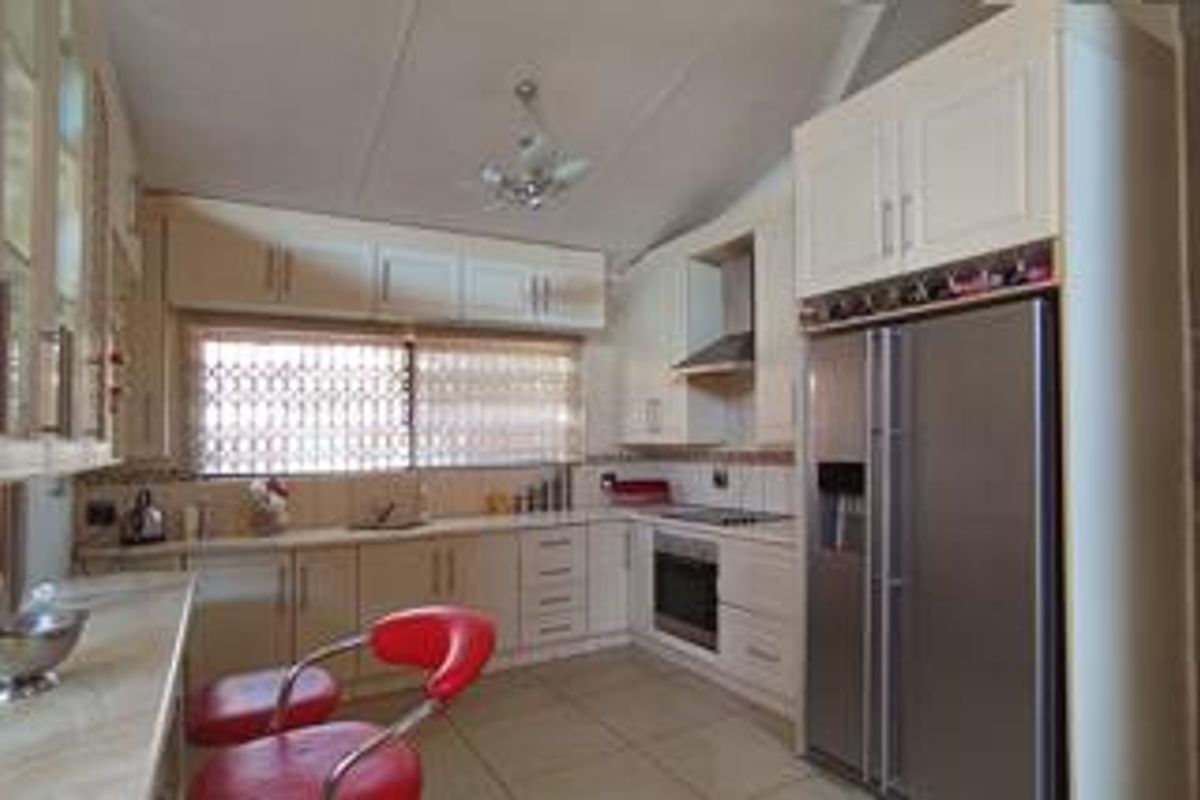 4 Bedroom House for sale in The Orchards - Photo 2
