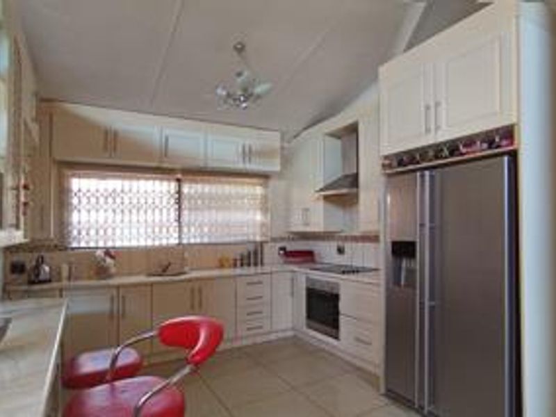4 Bedroom House for sale in The Orchards - Photo 2