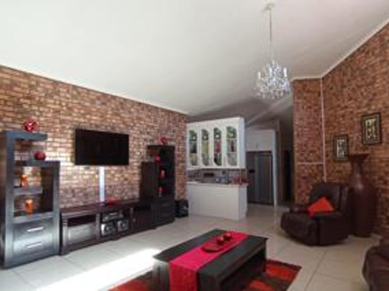 4 Bedroom House for sale in The Orchards - Photo 5