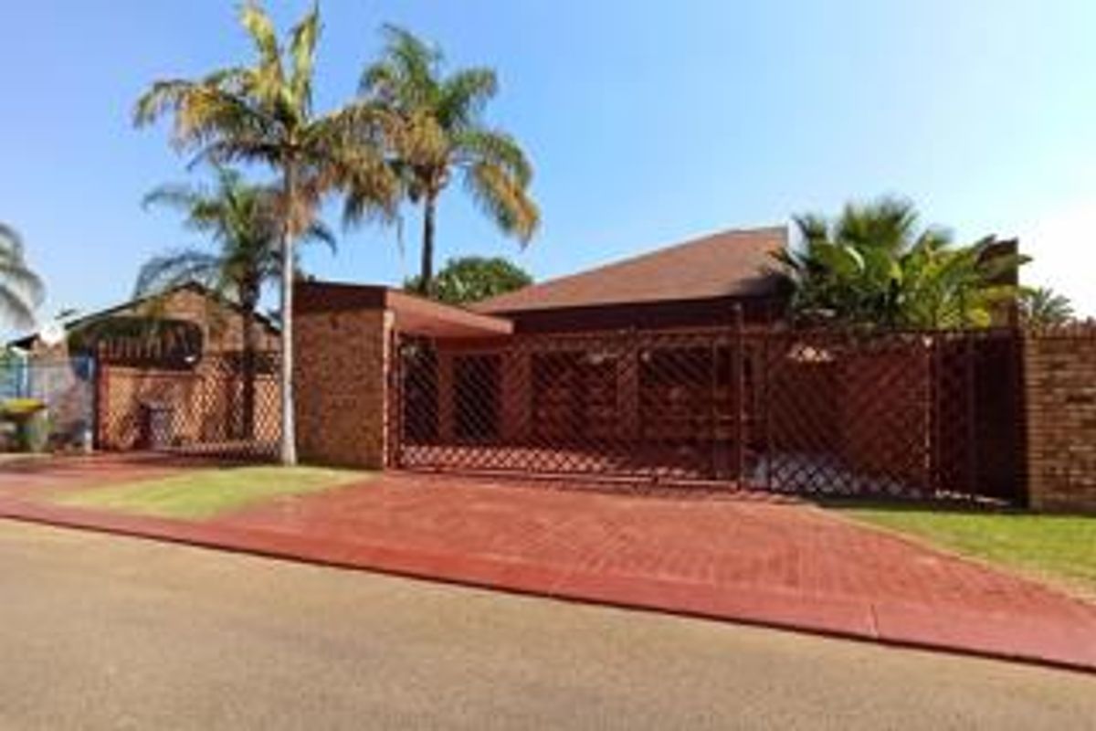 4 Bedroom House for sale in The Orchards - Photo 3