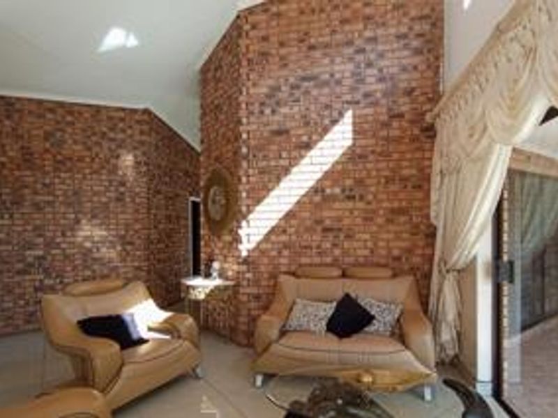 4 Bedroom House for sale in The Orchards - Photo 8