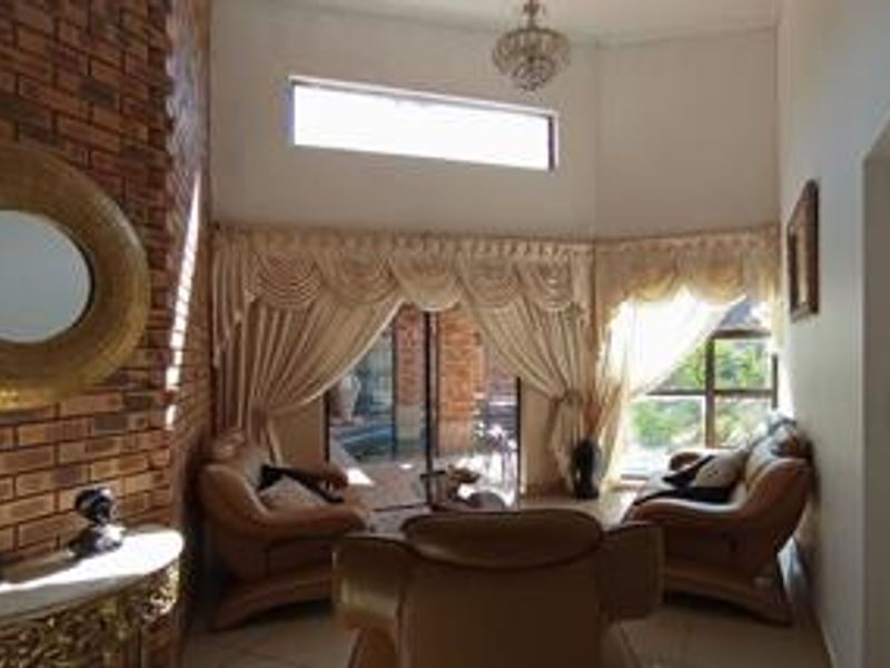 4 Bedroom House for sale in The Orchards - Photo 7