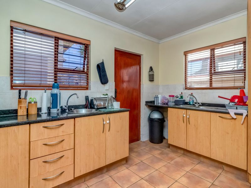 3 Bedroom House for Sale in North Riding - Photo 6