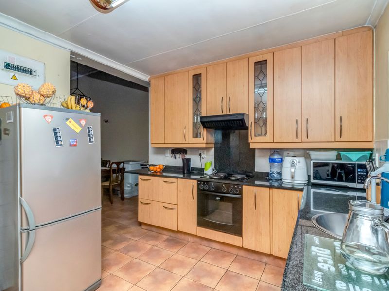 3 Bedroom House for Sale in North Riding - Photo 2