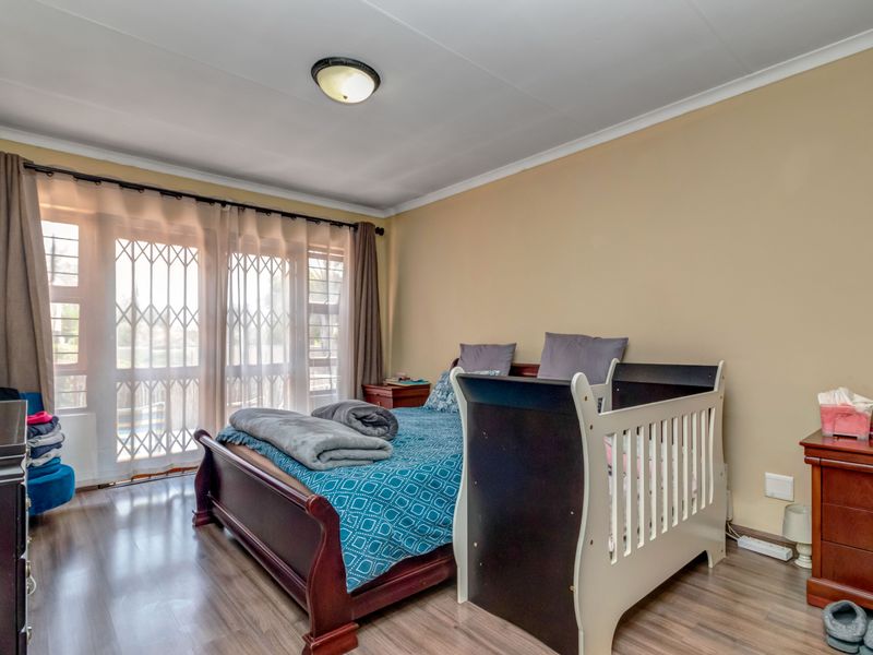 3 Bedroom House for Sale in North Riding - Photo 9