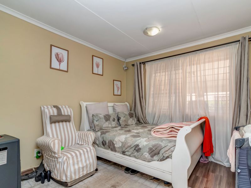 3 Bedroom House for Sale in North Riding - Photo 3