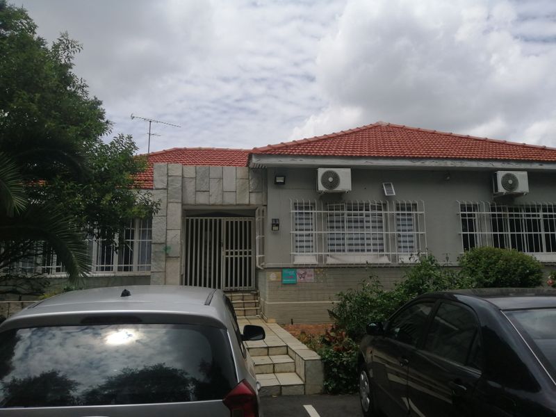 Exceptional 10-Bedroom Freehold in Highlands North, Johannesburg - Photo 2