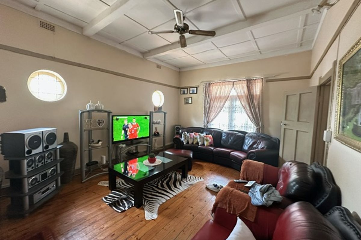 4-Bedroom Family Home near Louis Botha — Spacious, Versatile & Income Potential - Photo 3