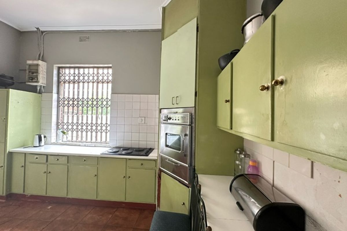 4-Bedroom Family Home near Louis Botha — Spacious, Versatile & Income Potential - Photo 2