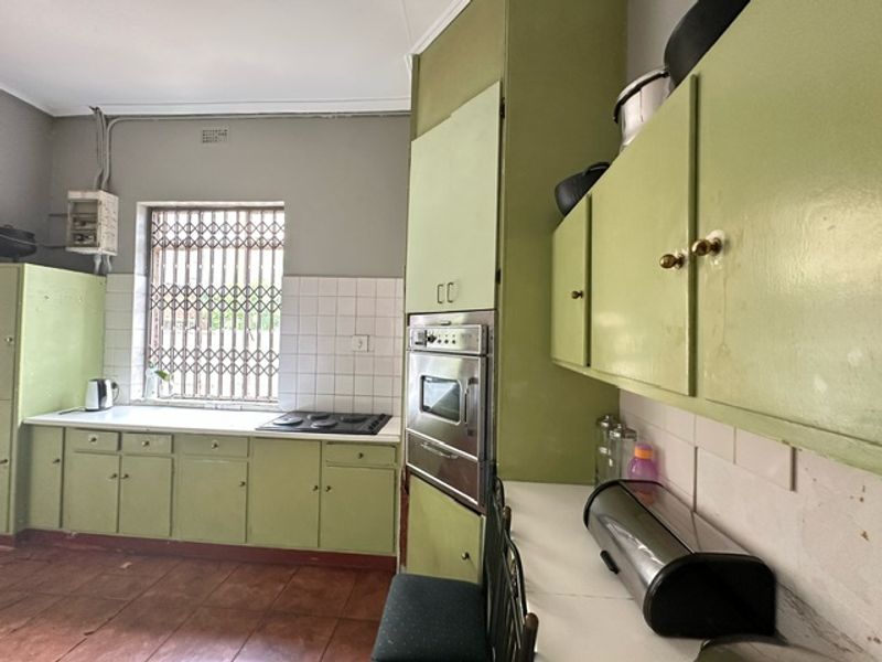 4-Bedroom Family Home near Louis Botha — Spacious, Versatile & Income Potential - Photo 2