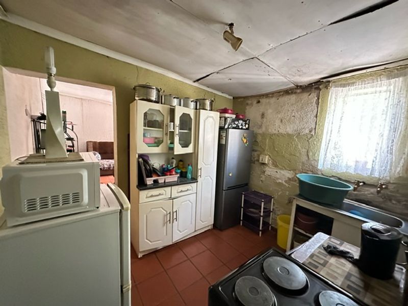 4-Bedroom Family Home near Louis Botha — Spacious, Versatile & Income Potential - Photo 5