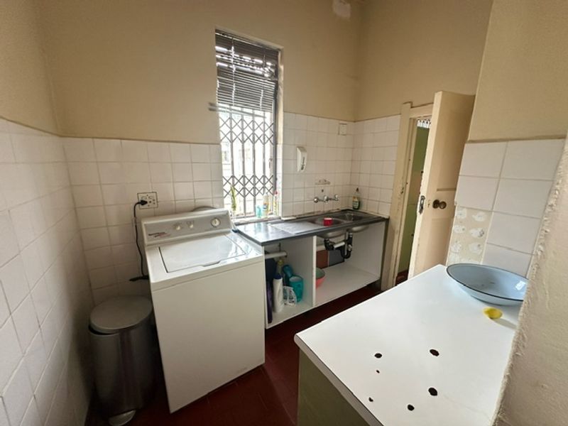 4-Bedroom Family Home near Louis Botha — Spacious, Versatile & Income Potential - Photo 10