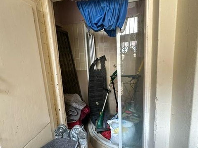 4-Bedroom Family Home near Louis Botha — Spacious, Versatile & Income Potential - Photo 7