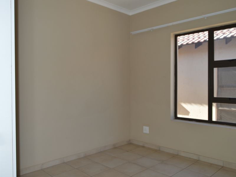 Discover your dream 3-bedroom rental home in a secure gated estate in Henley On Klip - Photo 6
