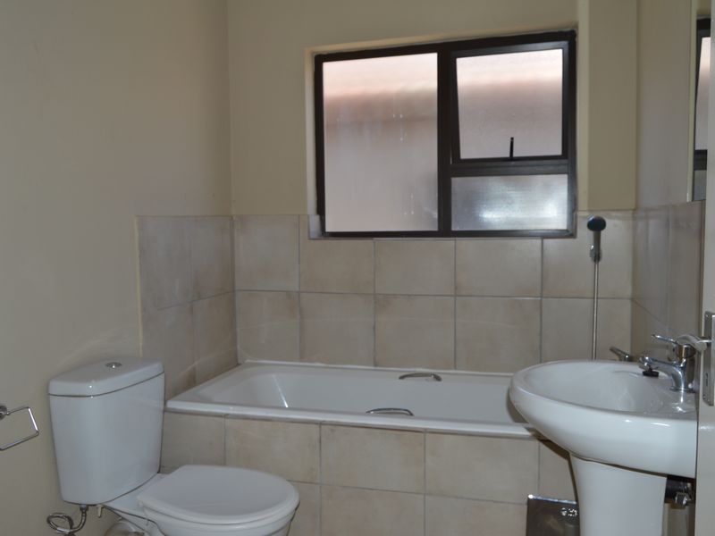 Discover your dream 3-bedroom rental home in a secure gated estate in Henley On Klip - Photo 7