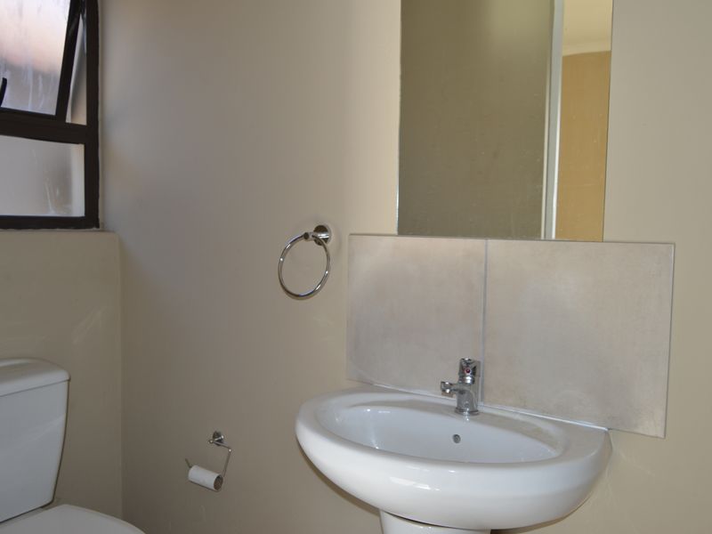 Discover your dream 3-bedroom rental home in a secure gated estate in Henley On Klip - Photo 10