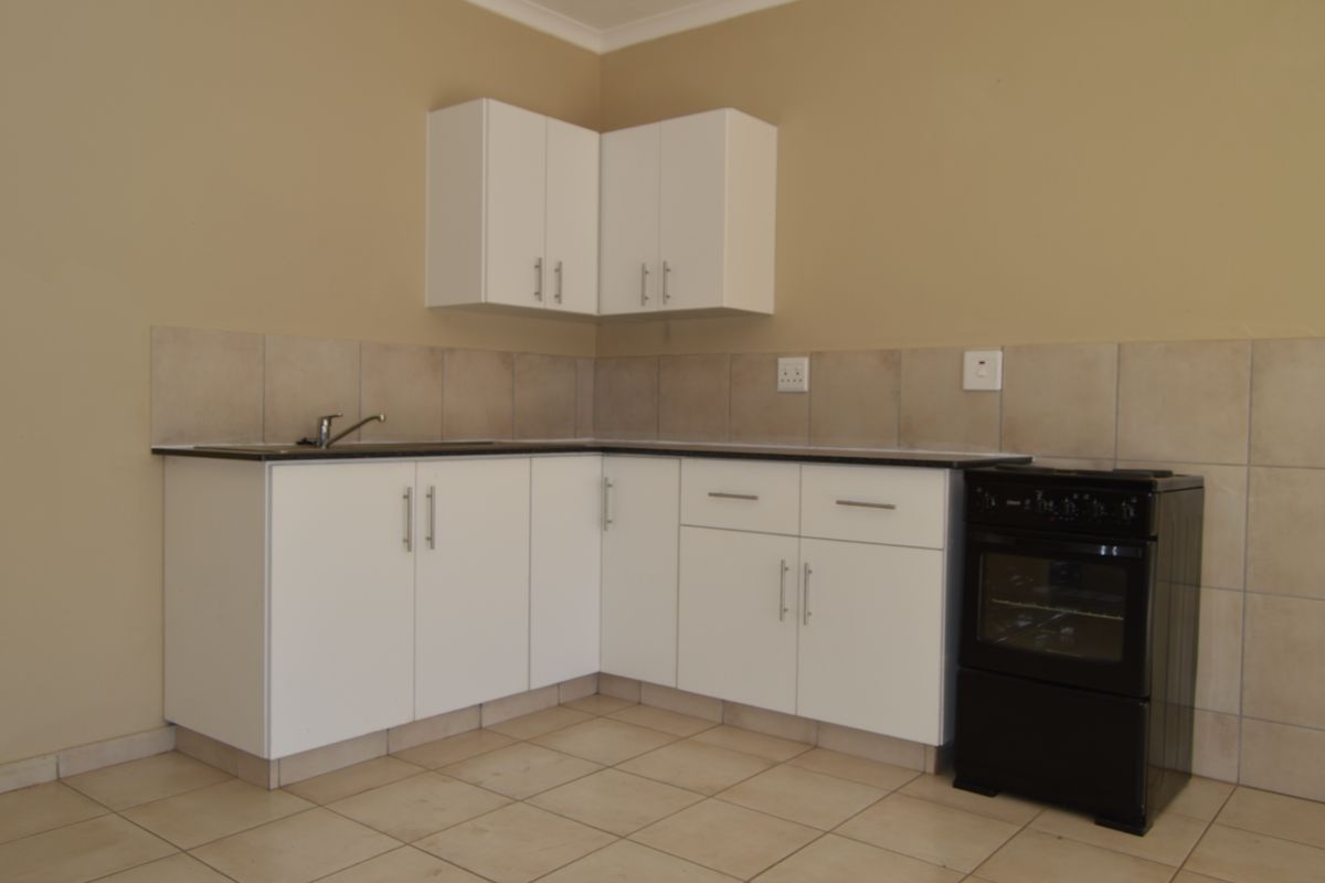Discover your dream 3-bedroom rental home in a secure gated estate in Henley On Klip - Photo 3
