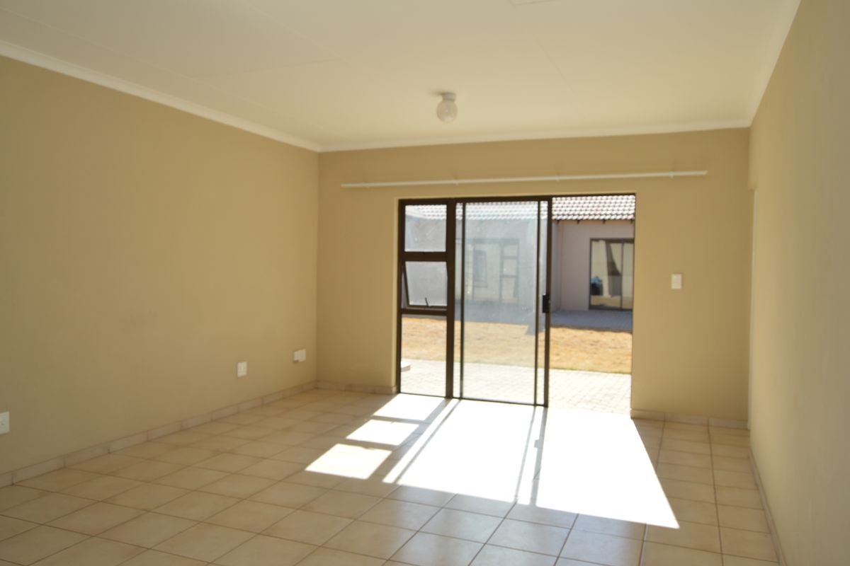Discover your dream 3-bedroom rental home in a secure gated estate in Henley On Klip - Photo 4