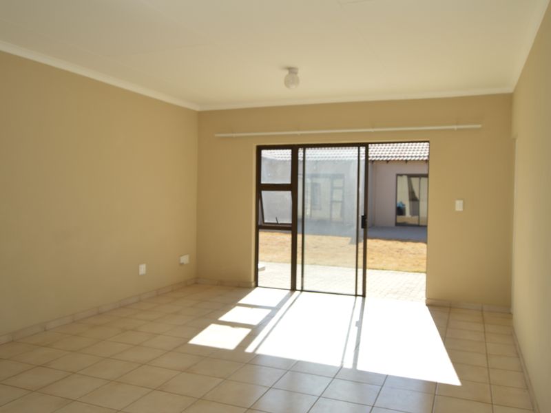 Discover your dream 3-bedroom rental home in a secure gated estate in Henley On Klip - Photo 4