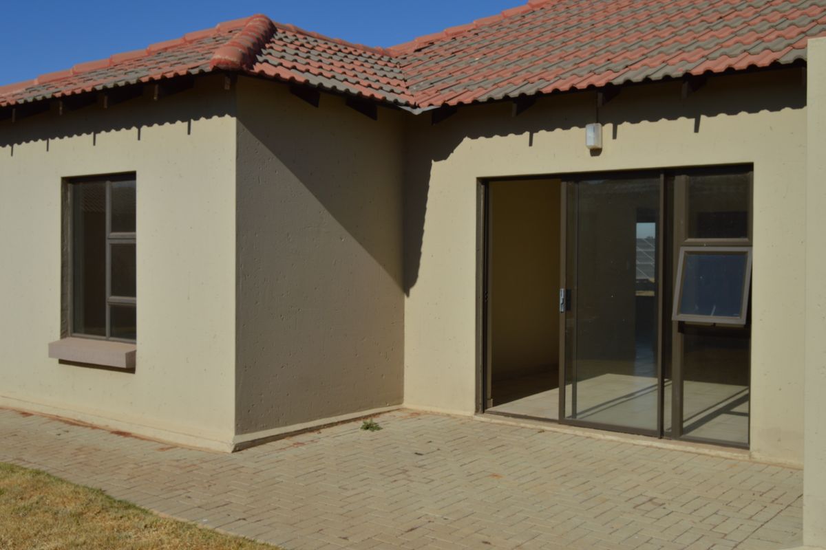 Discover your dream 3-bedroom rental home in a secure gated estate in Henley On Klip - Photo 2