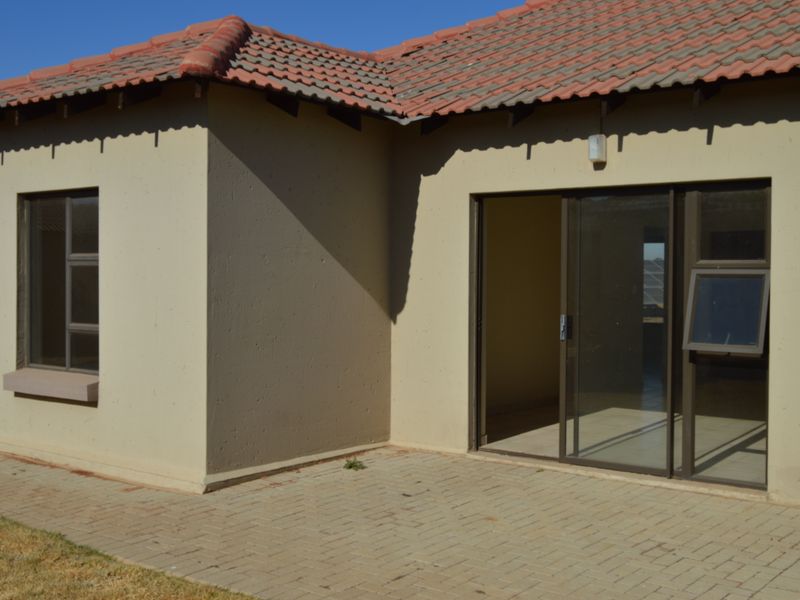Discover your dream 3-bedroom rental home in a secure gated estate in Henley On Klip - Photo 2