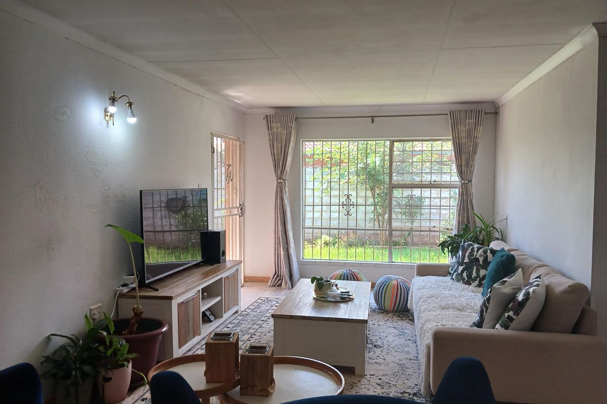 Looking For Comfort, Security & Peace Of Mind-Look No Further Westgate Mews Is The One with 12 Units - Photo 3