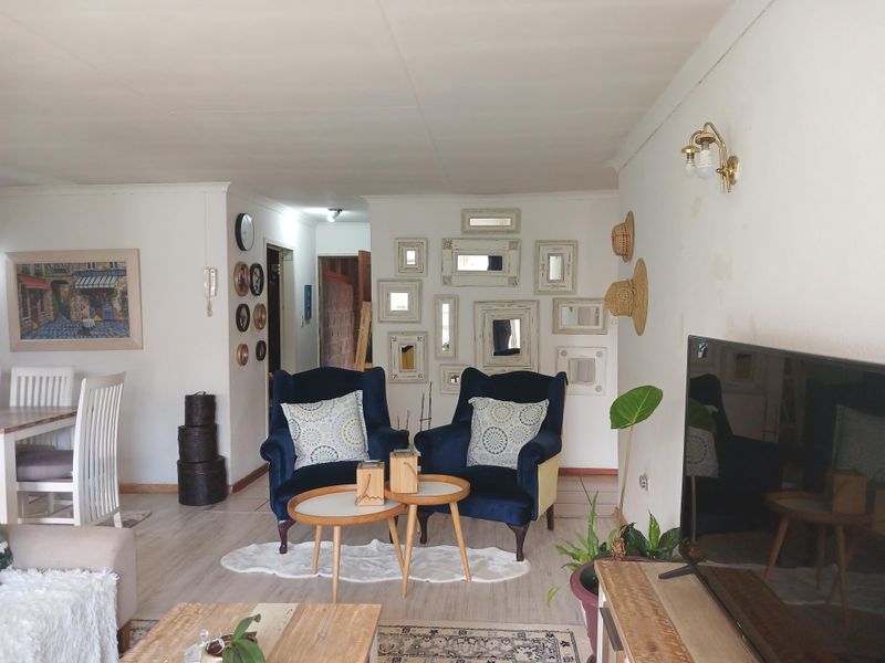 Looking For Comfort, Security & Peace Of Mind-Look No Further Westgate Mews Is The One with 12 Units - Photo 5