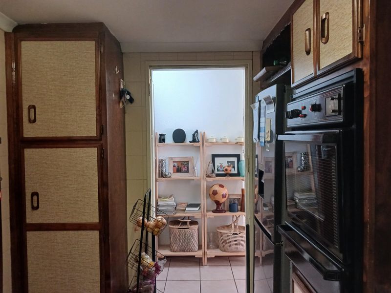 Looking For Comfort, Security & Peace Of Mind-Look No Further Westgate Mews Is The One with 12 Units - Photo 8