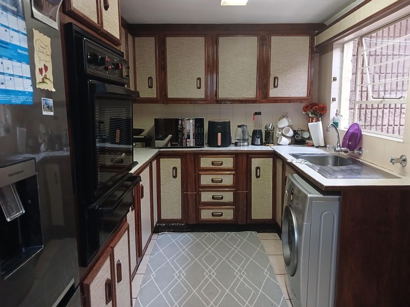 Looking For Comfort, Security & Peace Of Mind-Look No Further Westgate Mews Is The One with 12 Units - Photo 7