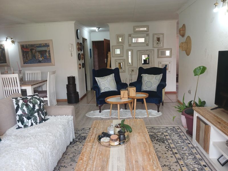 Looking For Comfort, Security & Peace Of Mind-Look No Further Westgate Mews Is The One with 12 Units - Photo 4