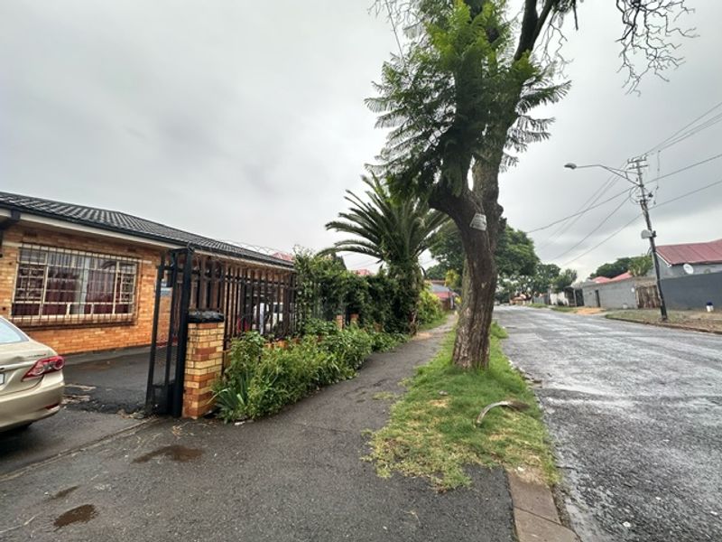 Spacious Investment Property for Sale - Photo 8