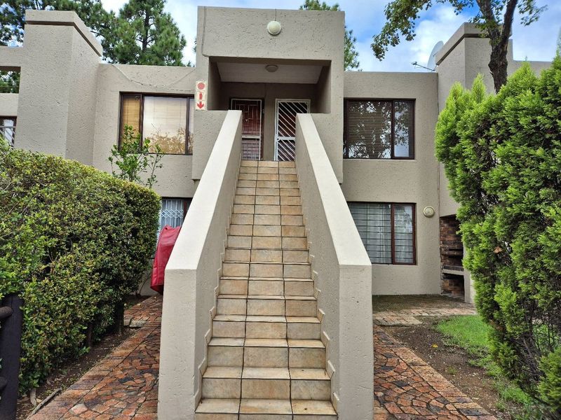 Expansive 3-Bedroom Apartment for Rent in a Prime Morningside Complex - Photo 2