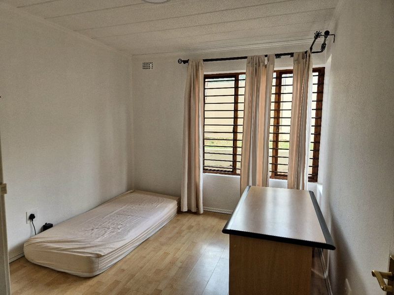 Expansive 3-Bedroom Apartment for Rent in a Prime Morningside Complex - Photo 5
