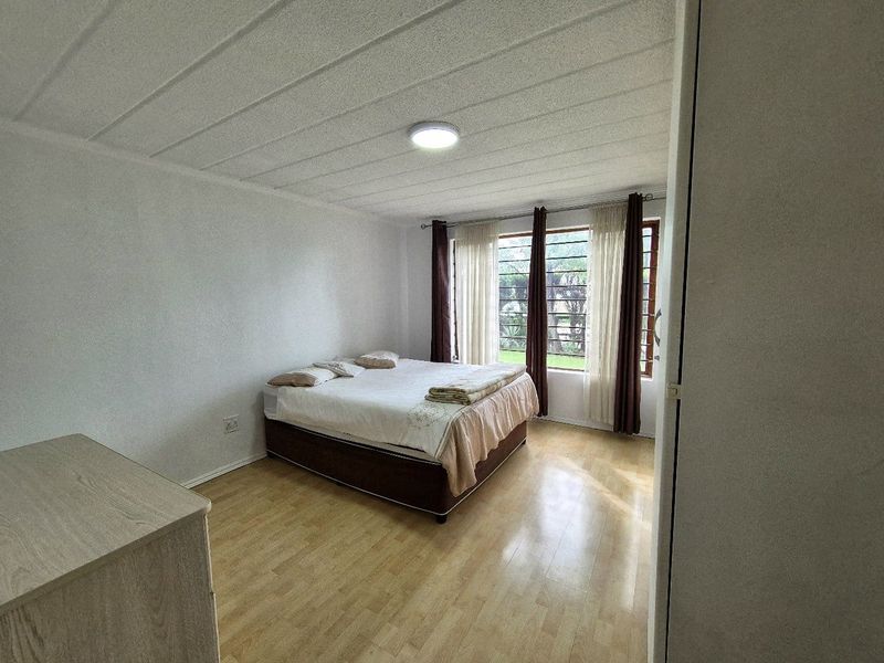Expansive 3-Bedroom Apartment for Rent in a Prime Morningside Complex - Photo 6