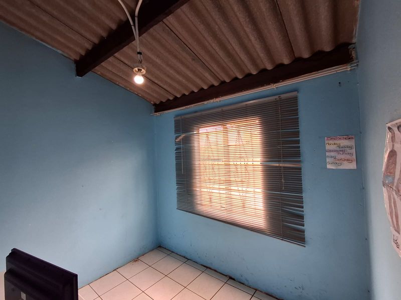 3-Bedroom Freestanding Home in Stretford Palm Springs Location - Photo 6