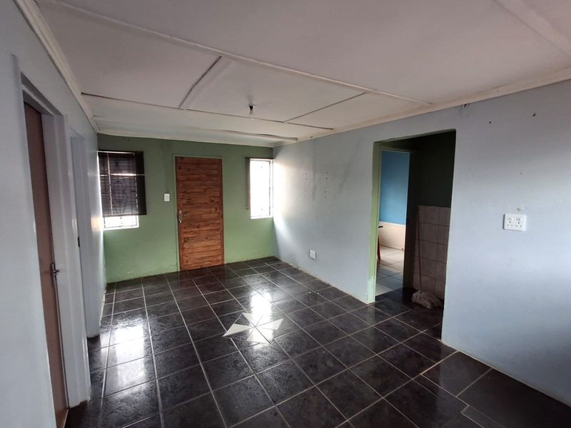 3-Bedroom Freestanding Home in Stretford Palm Springs Location - Photo 7