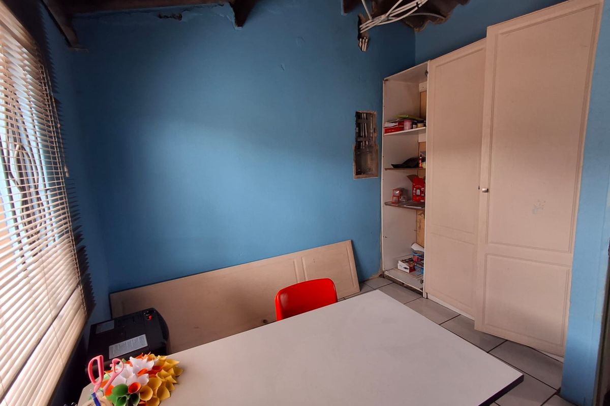 3-Bedroom Freestanding Home in Stretford Palm Springs Location - Photo 5