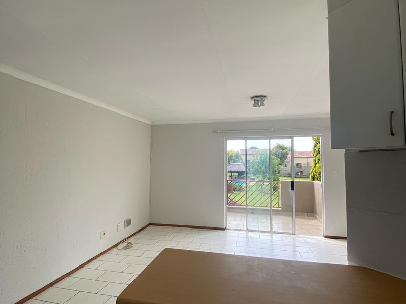 Stunning Well  Maintained Complex that you can call home! - Photo 7