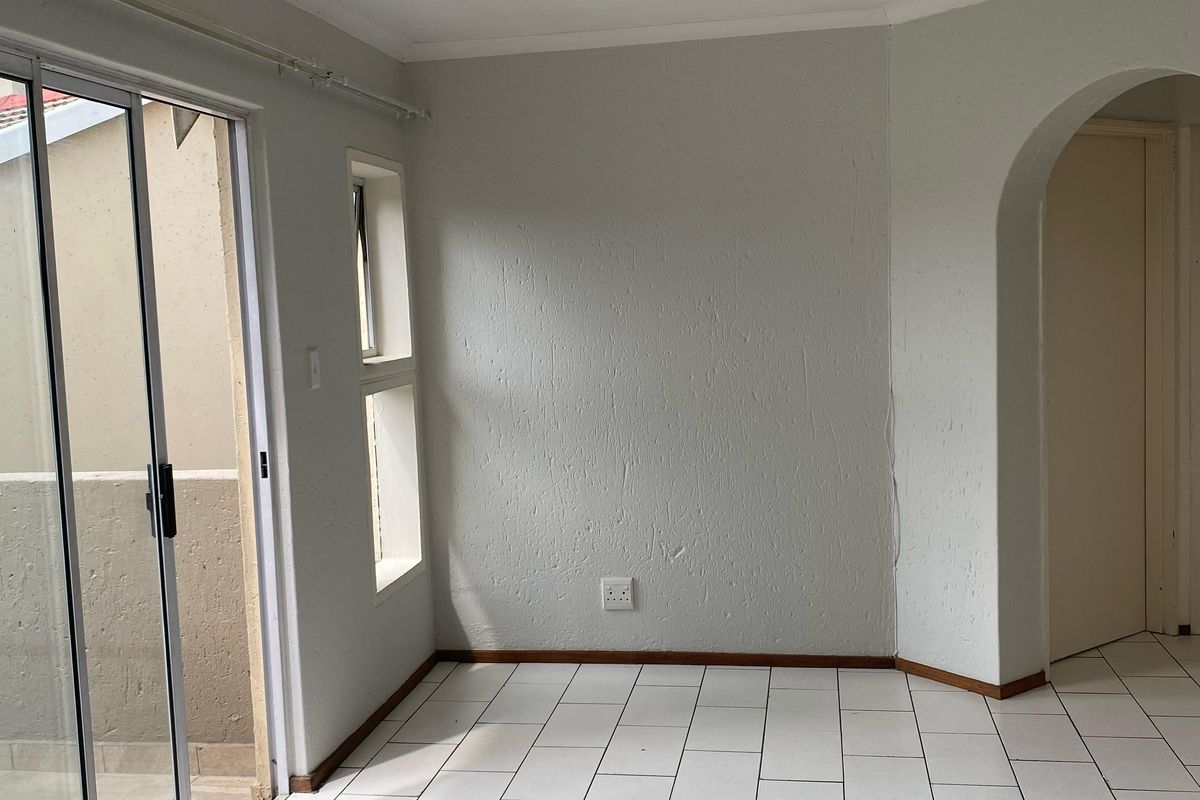 Stunning Well  Maintained Complex that you can call home! - Photo 5