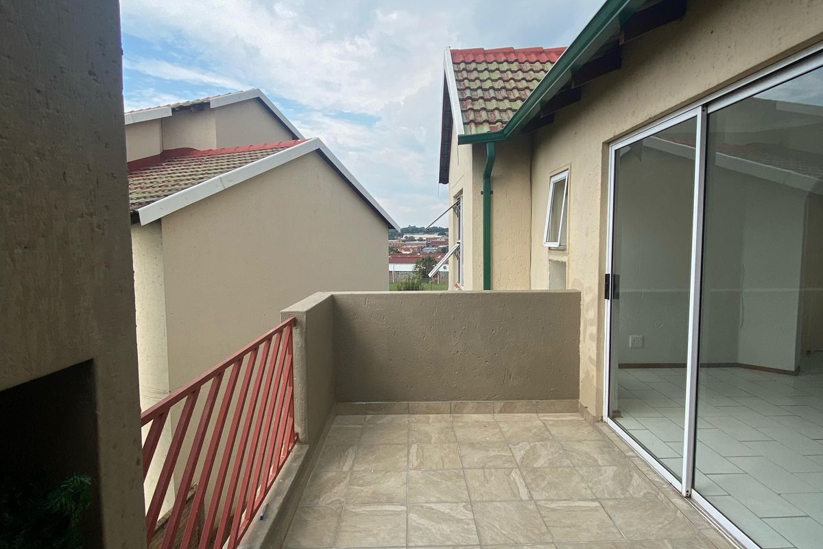 Stunning Well  Maintained Complex that you can call home! - Photo 2