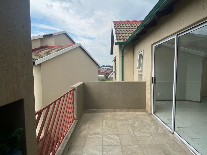 Stunning Well  Maintained Complex that you can call home! - Photo 2