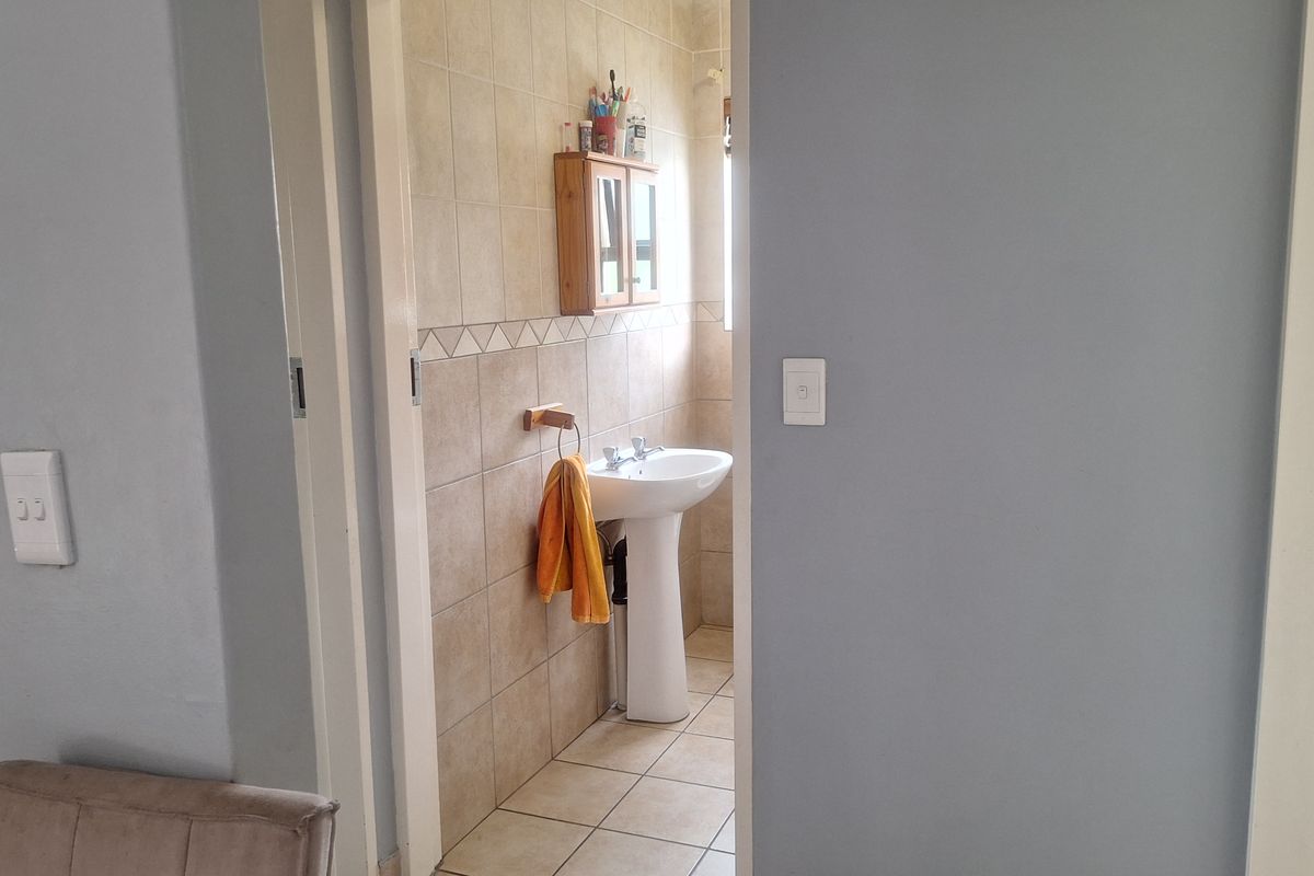 3 Bedroom House for Sale in Thatchfield Glen - Photo 4