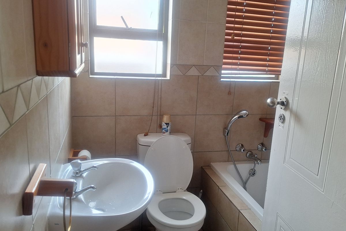 3 Bedroom House for Sale in Thatchfield Glen - Photo 5