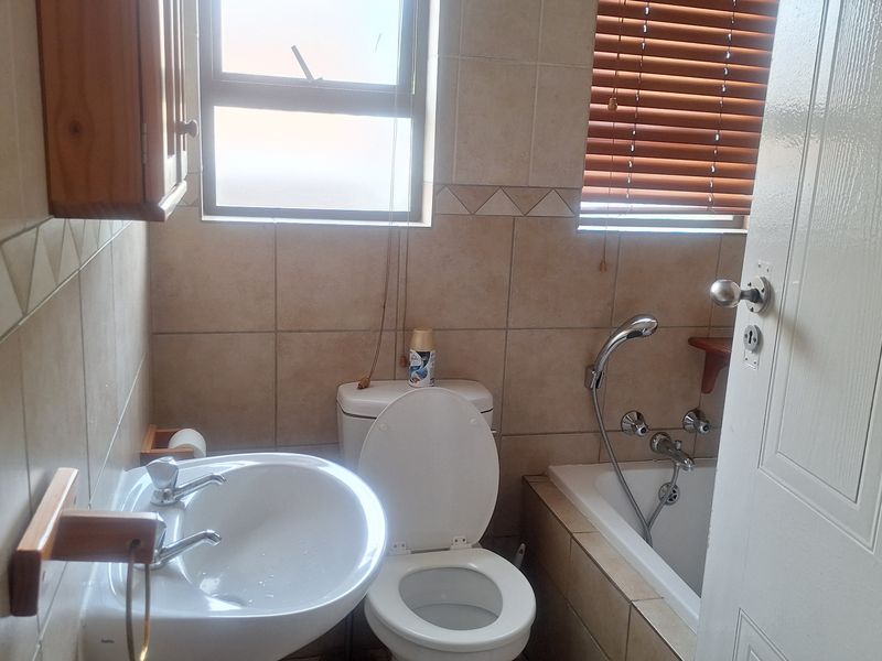 3 Bedroom House for Sale in Thatchfield Glen - Photo 5