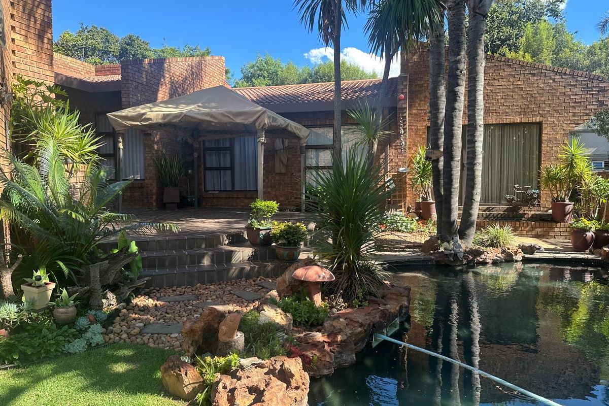 4 bedroom home, with  flatlet, cottage in  boomed-off  area of dowerlake - Photo 2