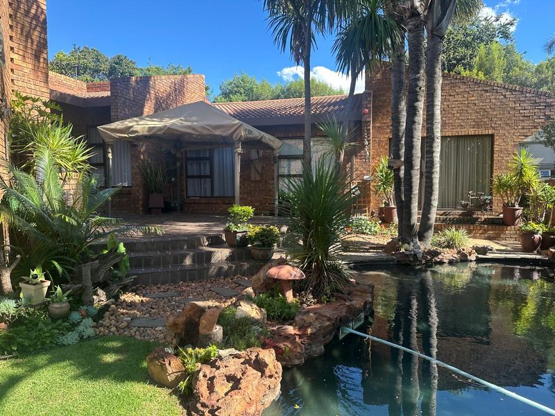 4 bedroom home, with  flatlet, cottage in  boomed-off  area of dowerlake - Photo 2