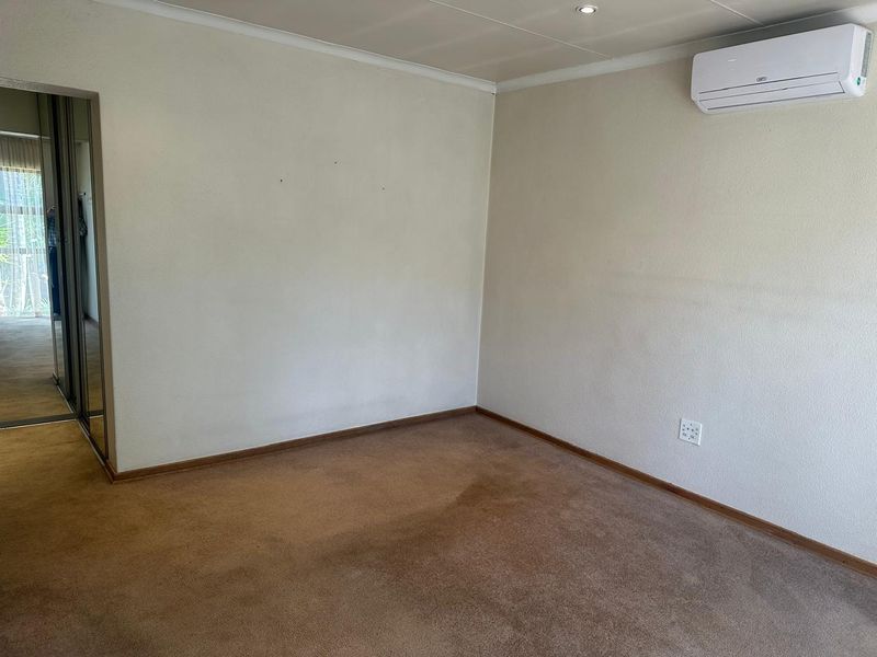 4 bedroom home, with  flatlet, cottage in  boomed-off  area of dowerlake - Photo 10