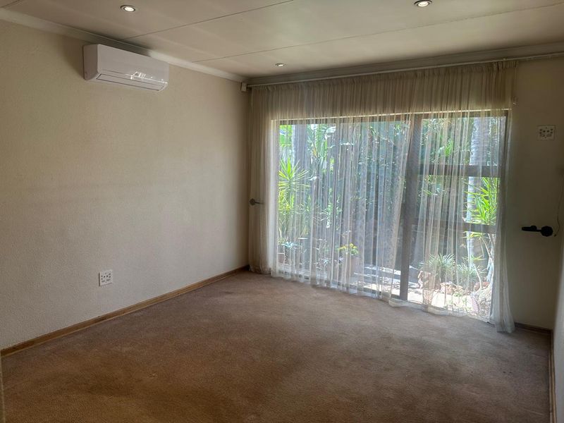 4 bedroom home, with  flatlet, cottage in  boomed-off  area of dowerlake - Photo 9